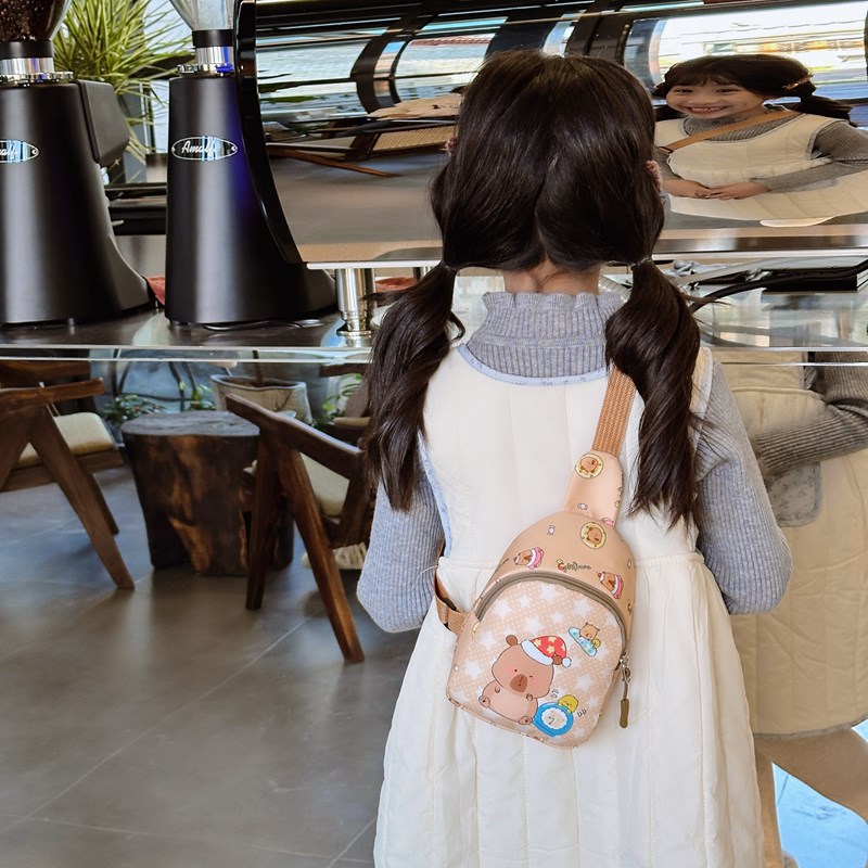 A new printed children's bag featuring cute and stylish Japanese cartoon boys' and girls' chest bags and Capibara baby coin purse Specification drawing