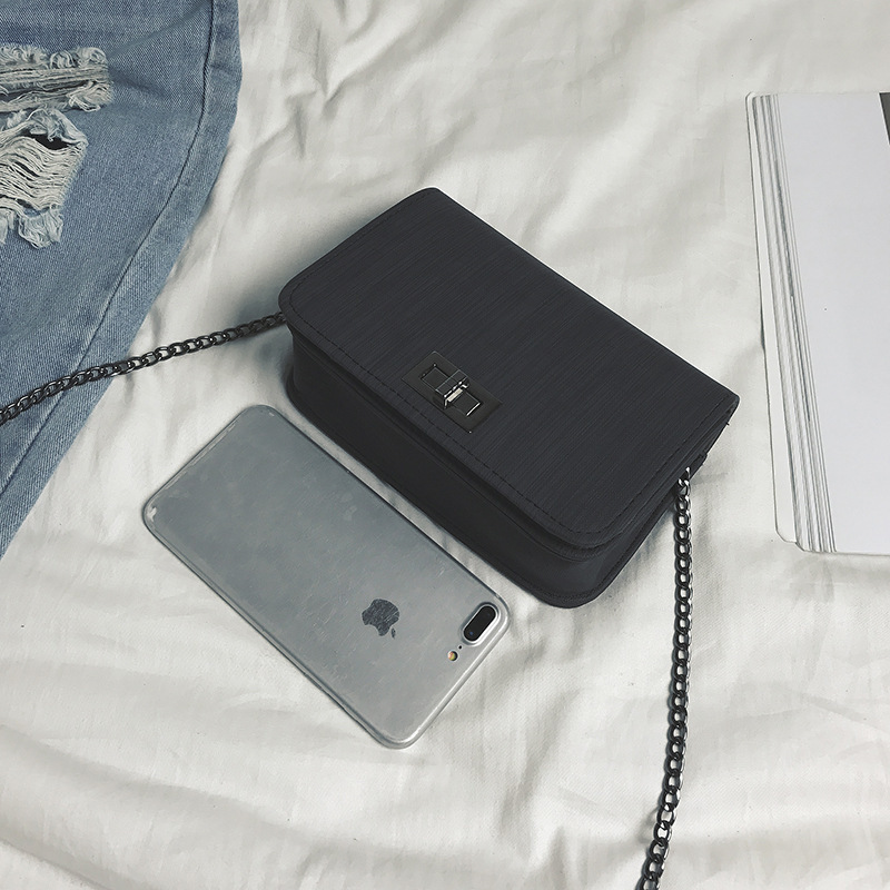 2021 New style bags: Women's chain small square bag, simple crossbody bag, Korean-style lock shoulder bag, fashionable mobile phone bag, trendy details Picture