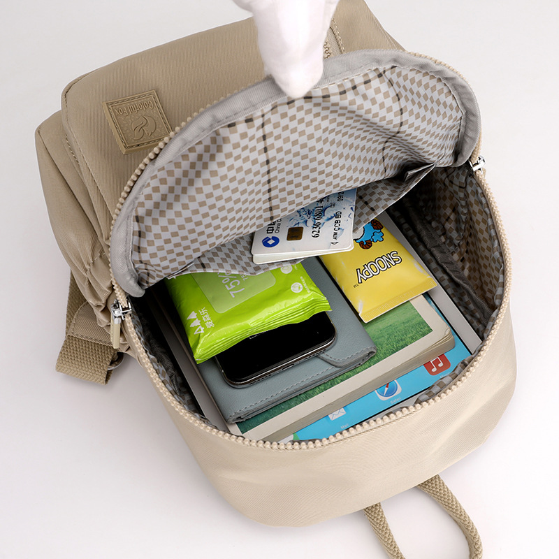 Colorful Fox's new women's outdoor travel backpack is a water-resistant nylon mini hand-held schoolbag Application Scenario
