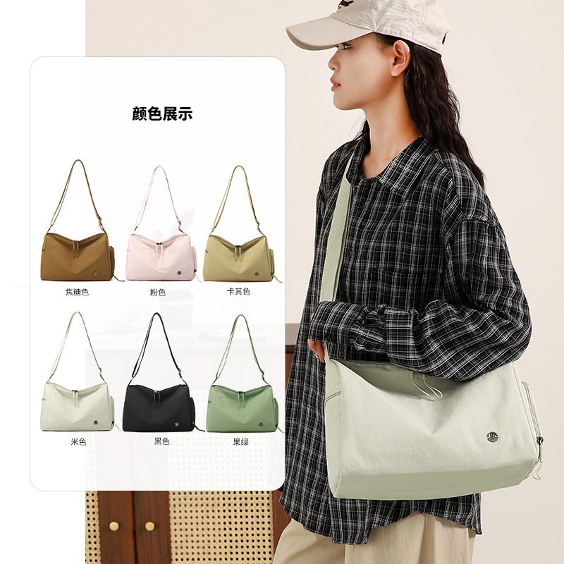 The new large-capacity women's single-shoulder bag is a bestseller. It's a high-end, simple and fashionable Korean-style crossbody bag full figure