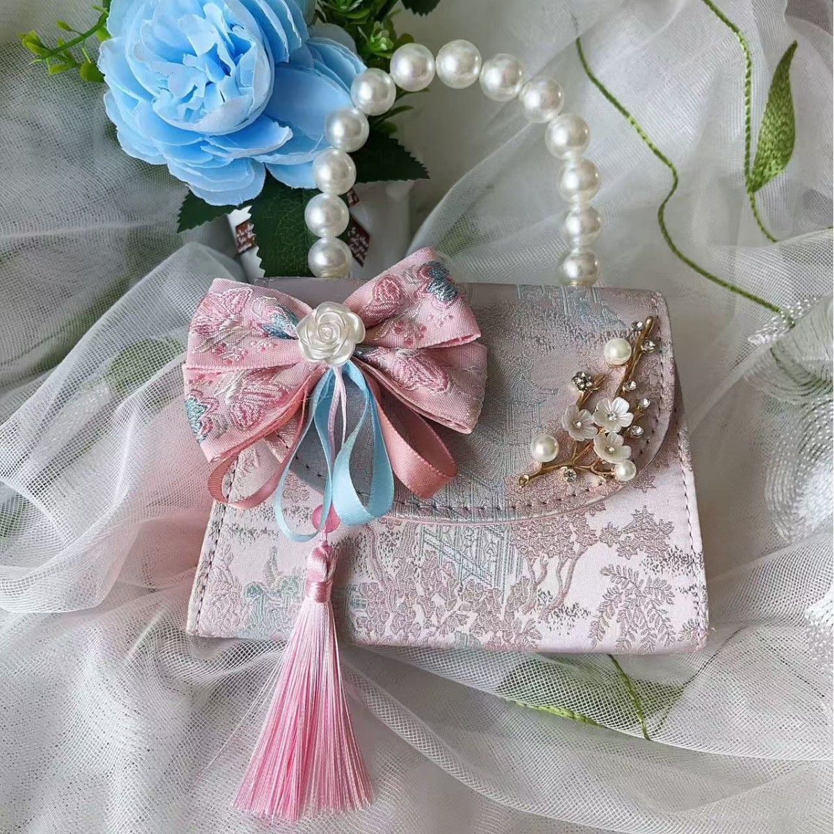 "Girl Princess Bag 2025 Autumn New Girls' Cute Tassel Lace Crossbody Bag Chinese Style Aisha Pearl Handbag. full figure