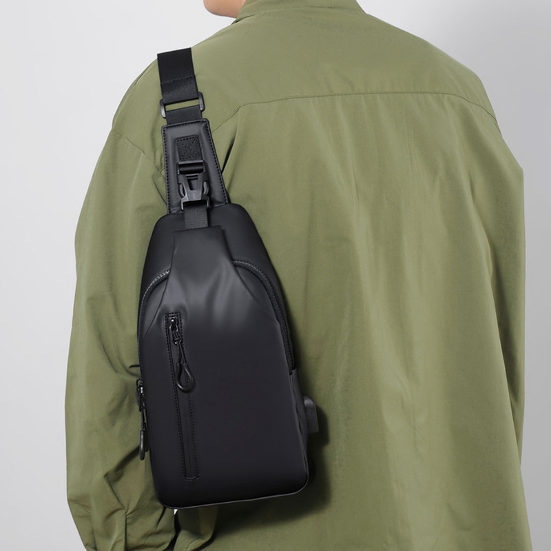 New cross-border bestseller outdoor large-capacity water-resistant chest bag, Korean-style fashionable and trendy single-shoulder bag, crossbody bag Application Scenario