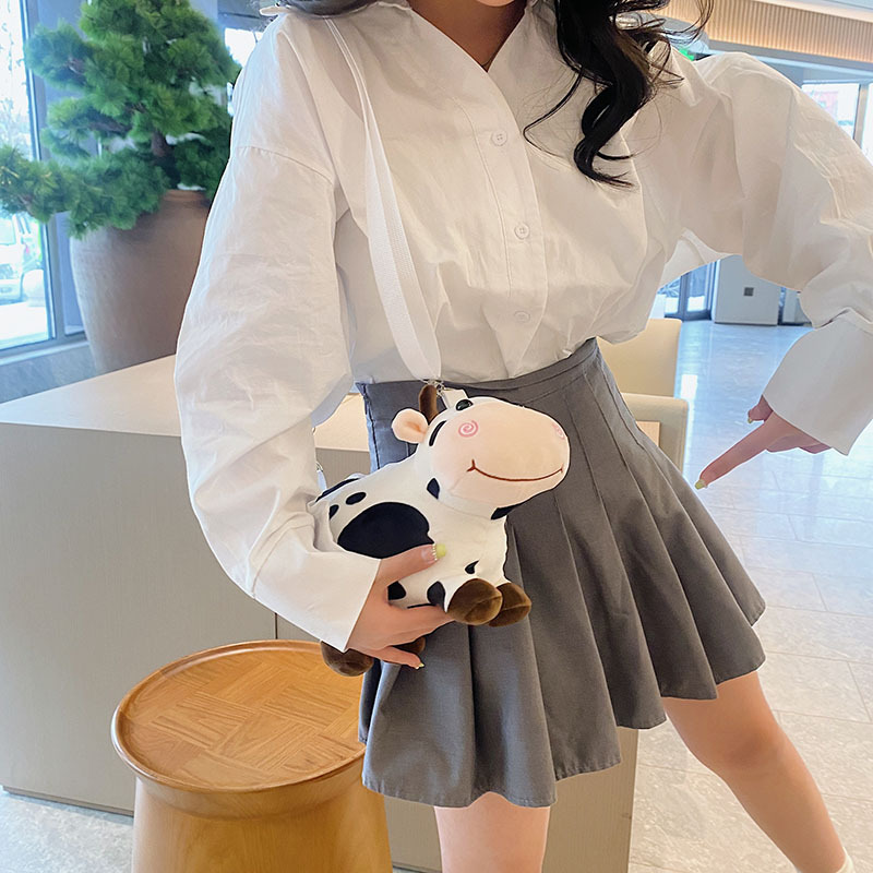 Korean Instagram Japanese-style Harajuku girl, cute cow plush small bag, student crossbody bag, soft girl single-shoulder bag, girl Application Scenario