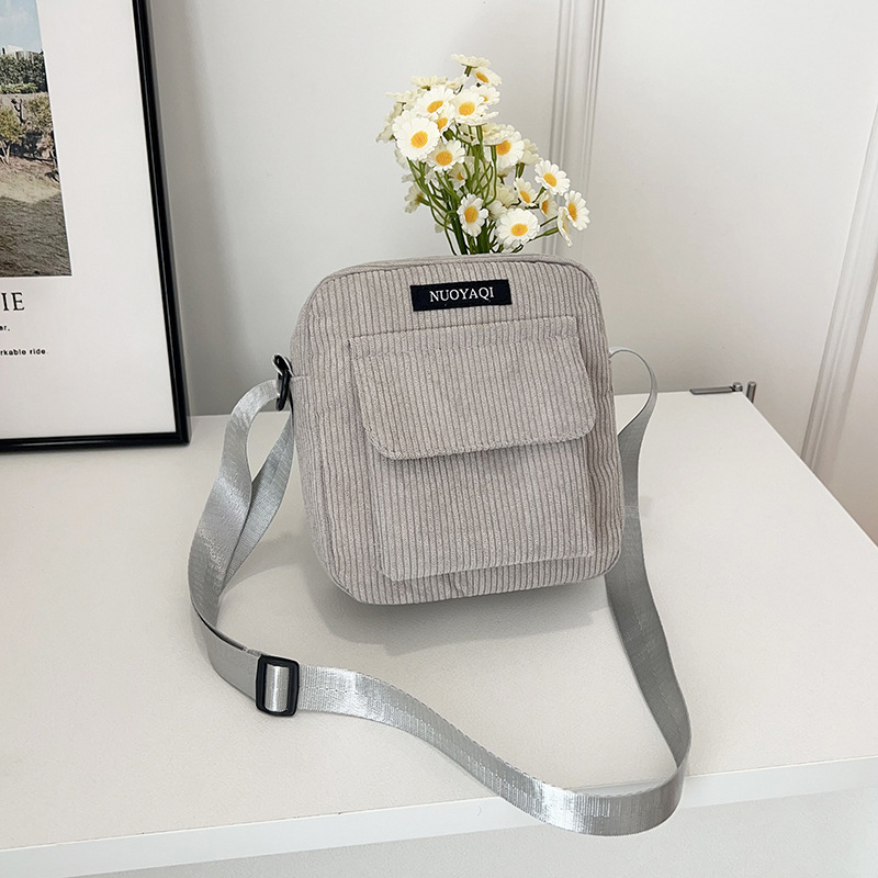 2025 New high-quality corduroy small square bag, fashionable, casual and versatile small shoulder bag, spring trend letter bag Specification drawing