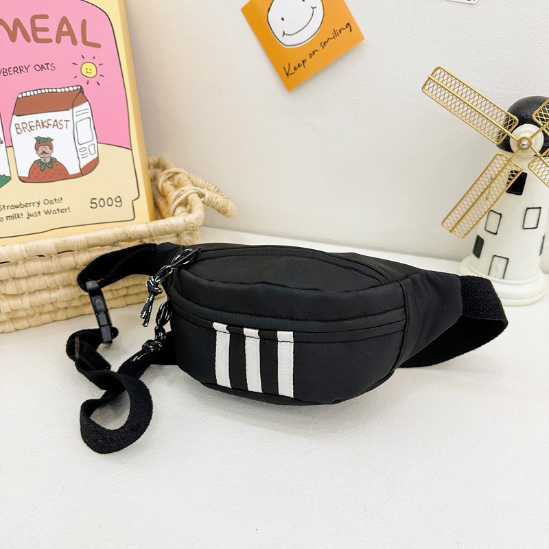 Korean casual boys' single-shoulder bag, new fashionable crossbody children's bag for autumn and winter, cool and trendy sports chest backpack for women full figure