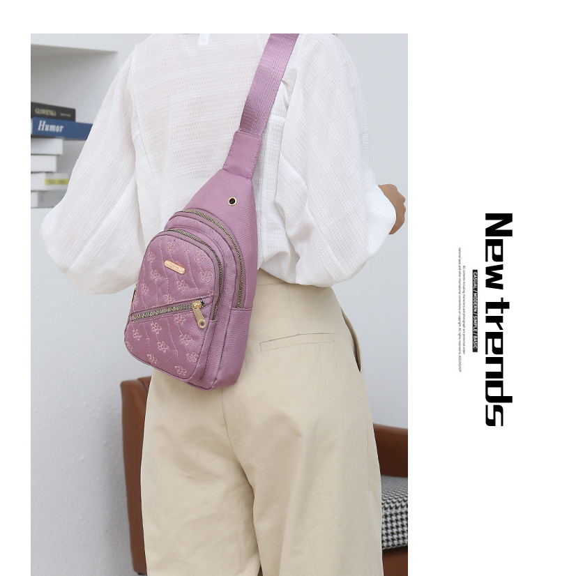 The new women's embroidered nylon crossbody bag is fashionable and versatile. The embroidered checkered chest bag is a simple and everyday outdoor travel bag for women Application Scenario
