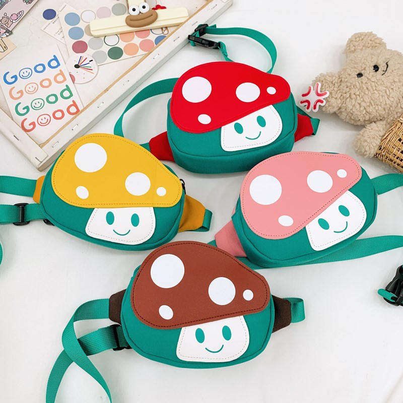 A new mini children's crossbody bag with a cute cartoon waist bag for boys and girls and a cute little mushroom-shaped baby coin purse full figure