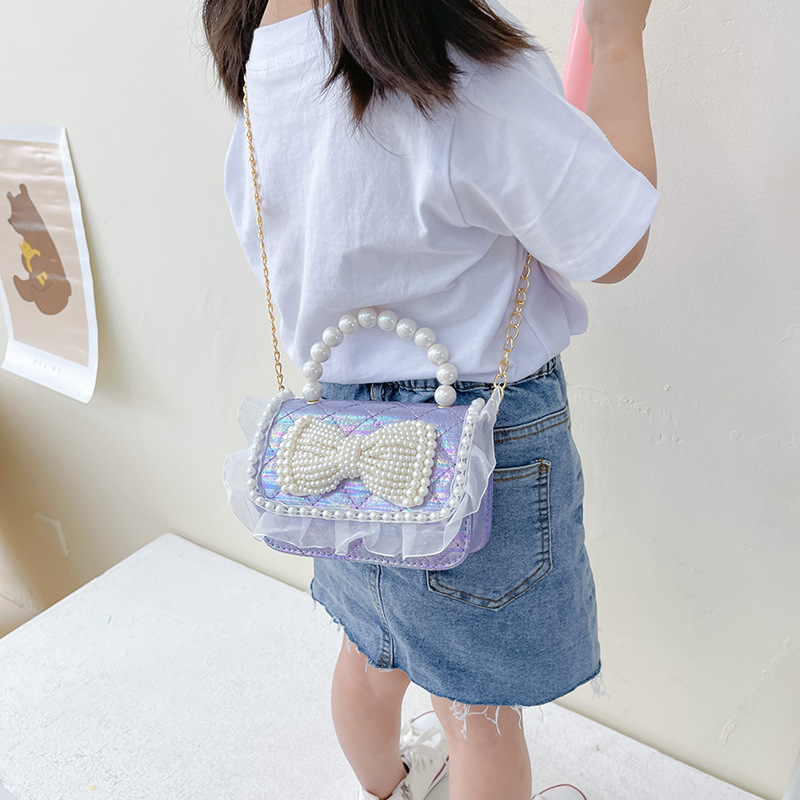 A new fashionable and trendy crossbody bag for little girls, a mini and cute pearl hand-held bag Specification drawing