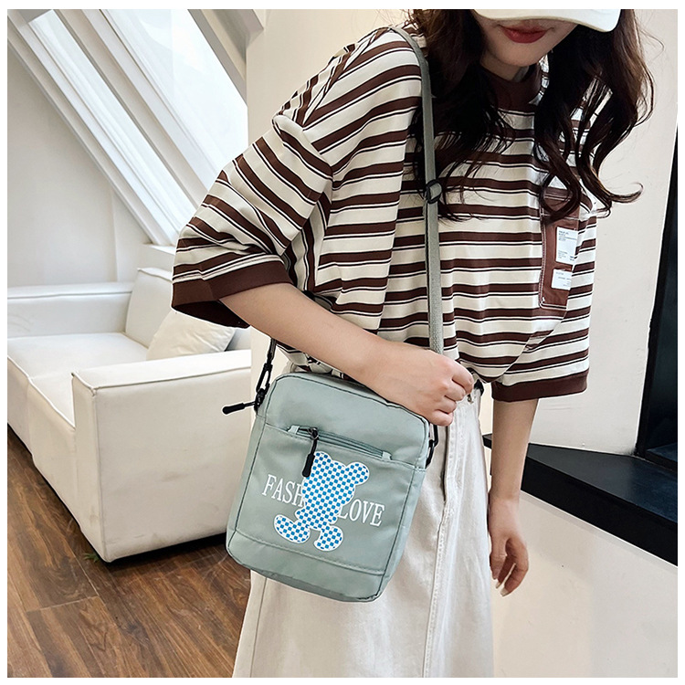 A simple and stylish single-shoulder bag, a new summer Oxford fabric large-capacity student bag, a Korean version of a single-shoulder crossbody bag Specification drawing