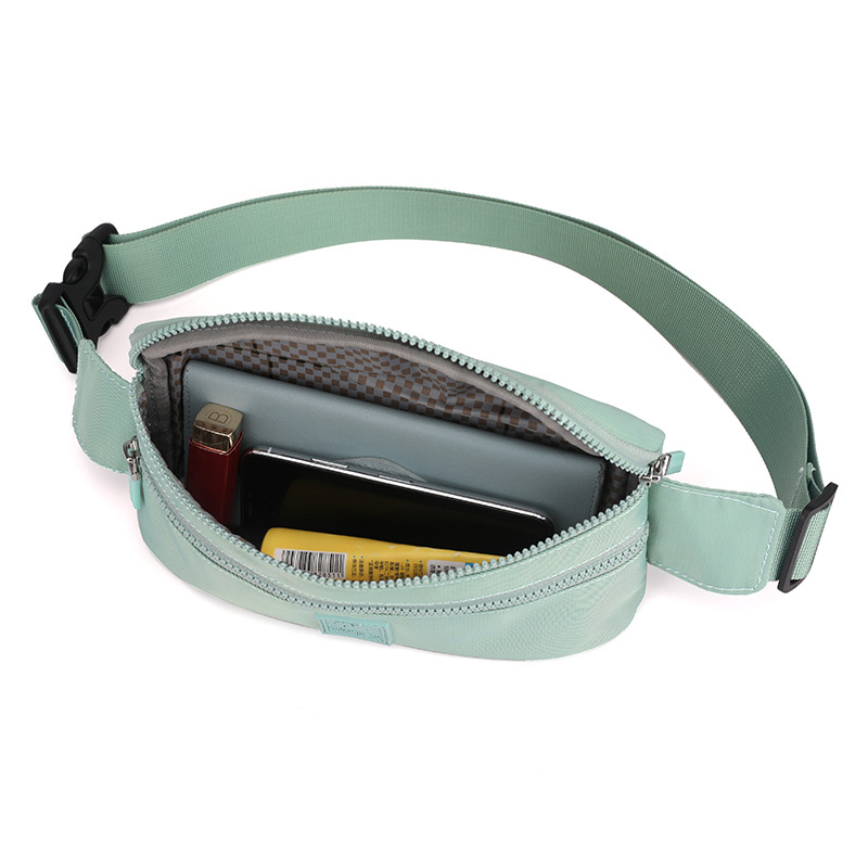 Women's fashionable and trendy waist bag, waterproof nylon crossbody bag, outdoor sports mobile phone waist bag, simple crossbody bag Application Scenario