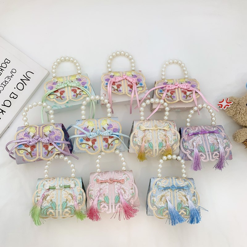 Sweet and stylish pearl hand-held accessory bag for girls, ancient-style Hanfu matching bag, cute red envelope for little girls on one shoulder full figure