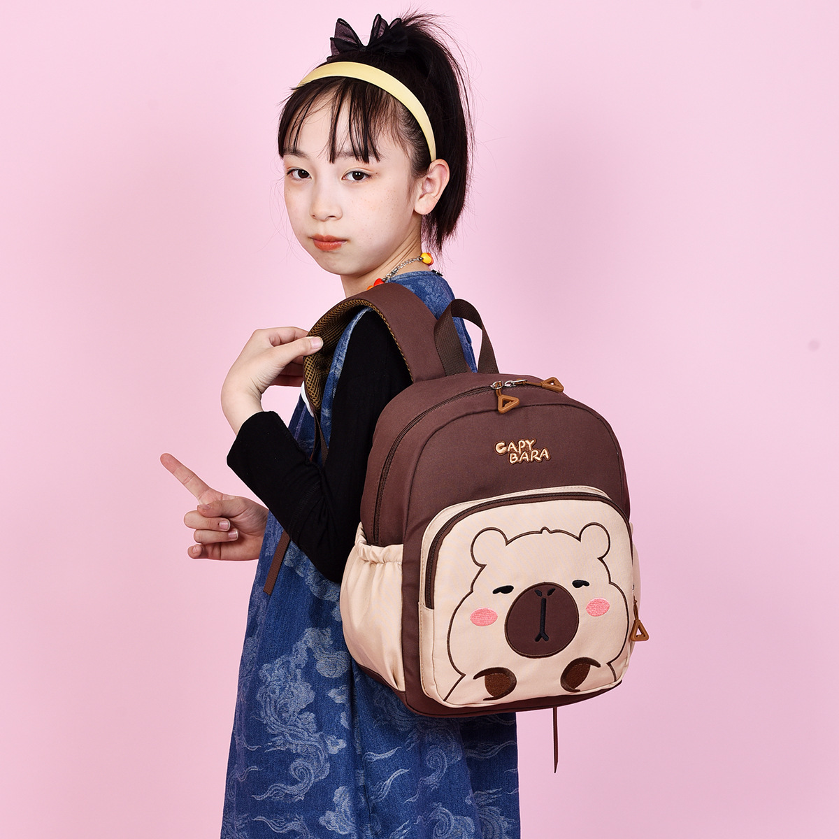 Cute little calf children's eggshell bag kindergarten schoolbag for boys and girls, cartoon cute and fun children's backpack details Picture
