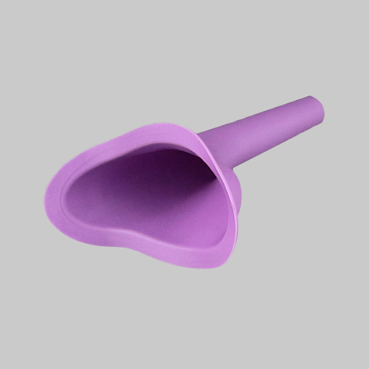 Emergency silicone standing urinals for women on the go, foldable portable urinals, daily necessities for long-distance travel Application Scenario