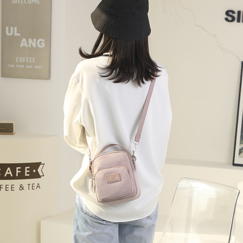 2025 New fashionable and trendy single-shoulder bag for women, outdoor casual, mobile phone key, coin purse, water-resistant nylon bag Specification drawing