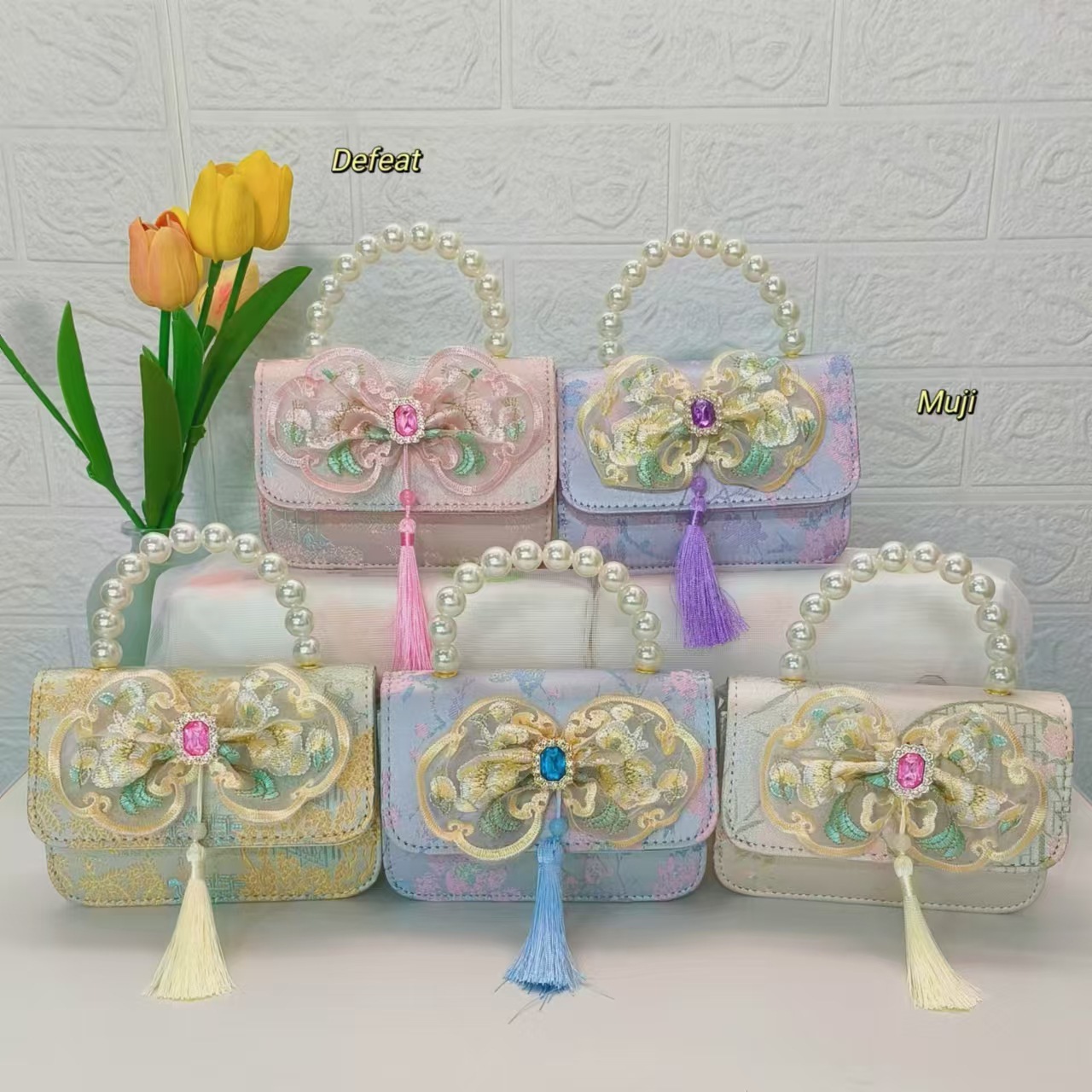 New Chinese-style children's bags, pearl handbags, little girls' loose change accessory bags, chain bags, bow small square bags full figure