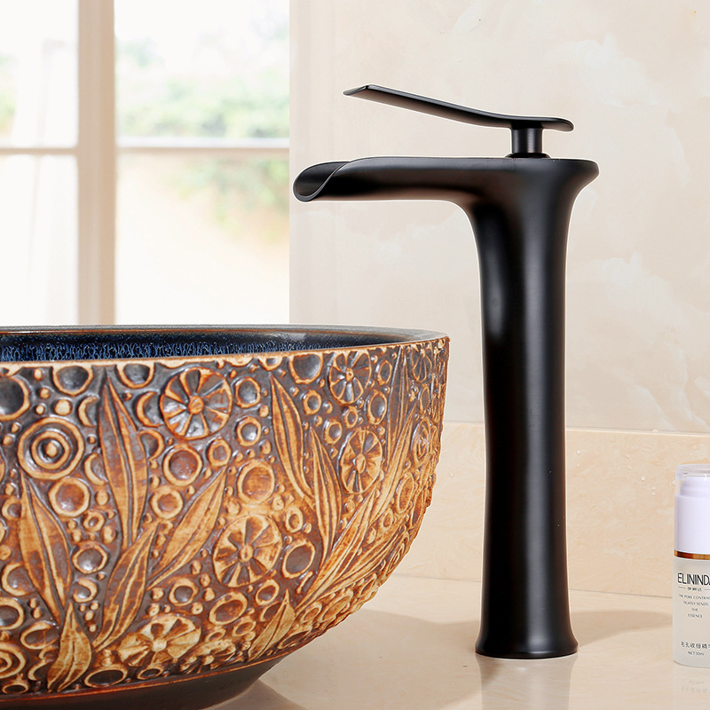 All-copper waterfall faucet, bathroom washbasin, countertop basin, cold and hot retro faucet, white and gold Application Scenario