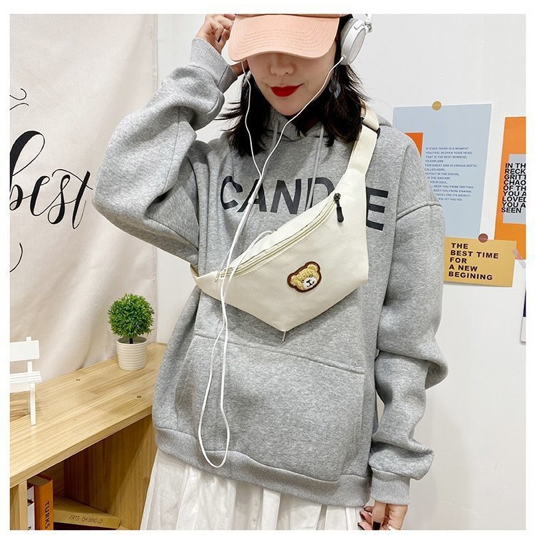 This is a trendy and cute little bag from Instagram for 2024. It's a versatile crossbody bag for female students Application Scenario
