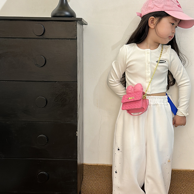 Sweet bow children's bag, heartwarming hardware baby single-shoulder bag, 2024 new tweed little chanel-style girls' bag Application Scenario