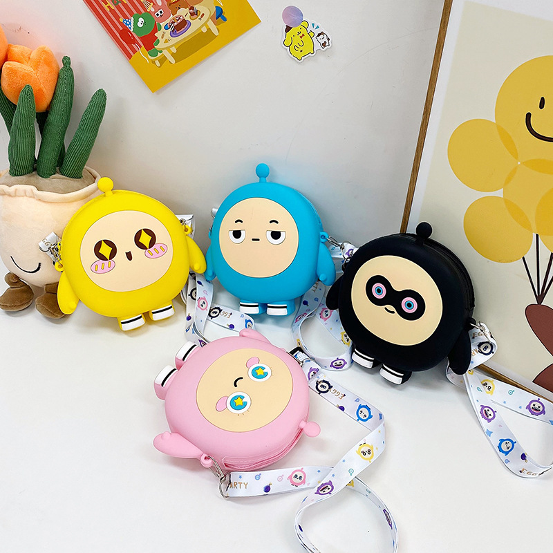New egg-shaped children's pocket change cute kids bag, cartoon and adorable silicone bag, exquisite and versatile travel accessory crossbody bag full figure