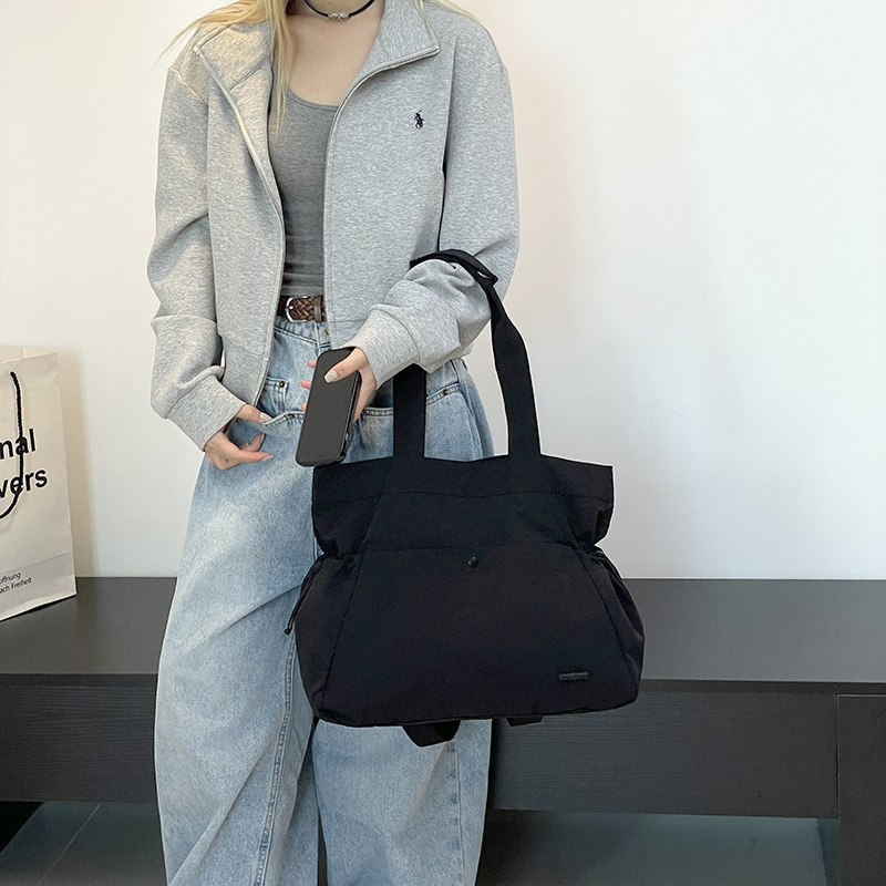 Colorful Fox's new high-capacity commuter tote bag, lightweight single-shoulder bag, sports yoga and casual bag from Japan and South Korea full figure