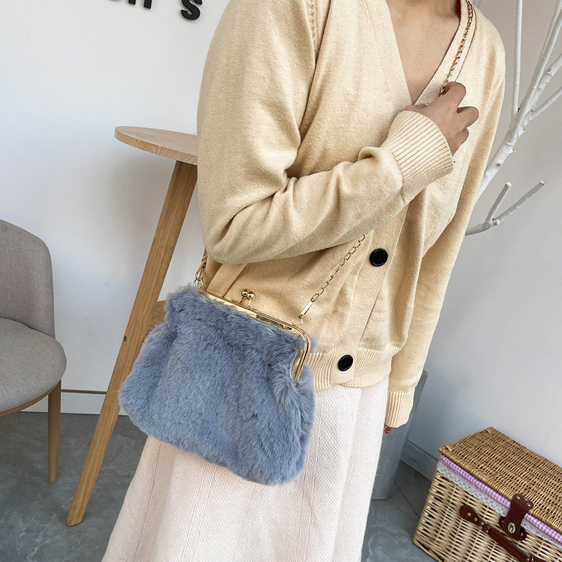Single-shoulder chain bag, Maomao large-capacity women's bag, new 2022 autumn and winter women's stylish plush hand-held tote bag full figure