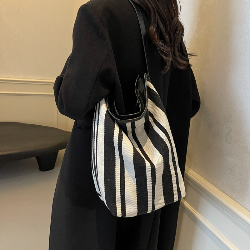 A new large-capacity multi-functional fashionable tote bag with contrasting color stripes, a commuter single-shoulder crossbody bag for women details Picture