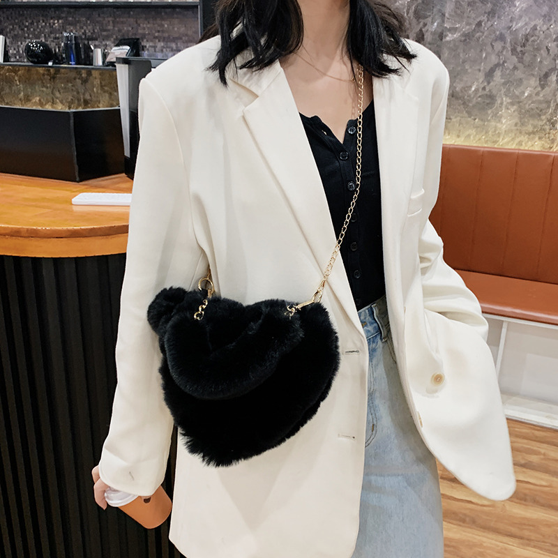 Cute heart-shaped chain crossbody bag, fashionable and stylish single-shoulder plush bag, Korean style Instagram girls' large-capacity storage bag details Picture