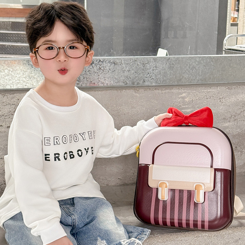 2025 New Style kindergarten schoolbags: Cute and stylish. Hard shell backpacks for boys and girls. Backpack trend for 2-5 years old kids 3 Application Scenario