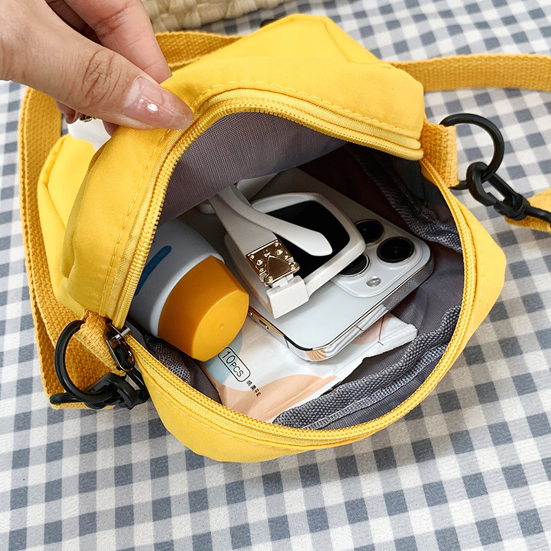 2024 New summer casual crossbody canvas small square bag, Korean style girl urban simple color contrast single-shoulder bag in Instagram Application Scenario