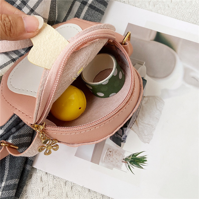 Children's bags for boys and girls are super cute. Baby crossbody bag, penguin cartoon coin purse, mini accessories, single-shoulder bag Application Scenario