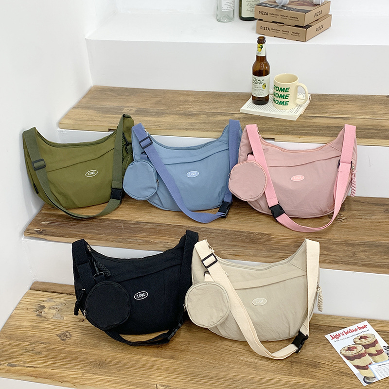 2025 New large-capacity fabric bag for female students, single-shoulder bag for class, new ins high-end underarm bag, crossbody bag full figure