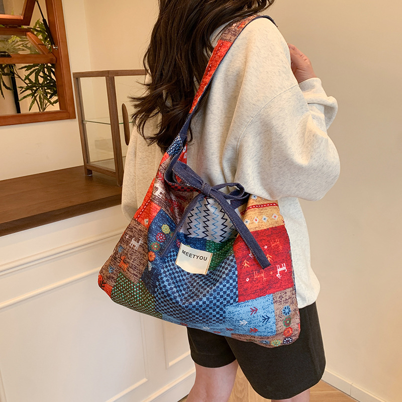 This stylish and versatile ethnic-style tote bag is a new spring collection with denim patchwork on both sides and a large-capacity, stylish single-shoulder bag full figure
