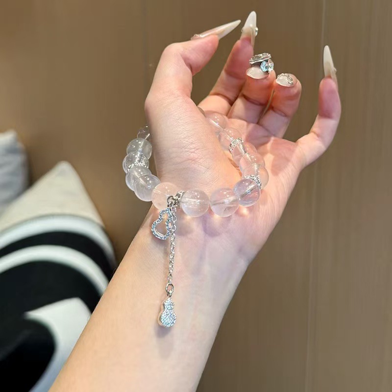 The same style of pink crystal bracelet on Xiaohongshu for women, with a unique and high-end feel. The white crystal bracelet is elegant and stylish. 5 full figure