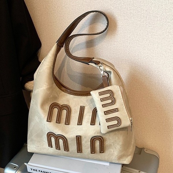 Retro underarm bag for women 2024 new style, fashionable and casual handbag, with a unique texture, single-shoulder underarm bag Application Scenario