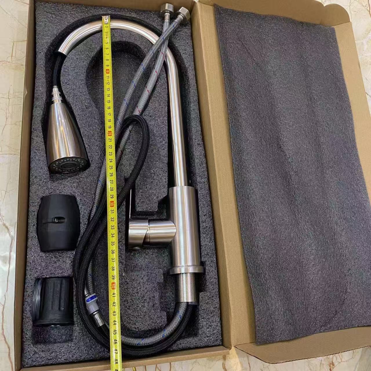 Foreign trade type kitchen hot and cold water faucet 304 sliding universal telescopic household sink sink sink cold water single pipe Application Scenario
