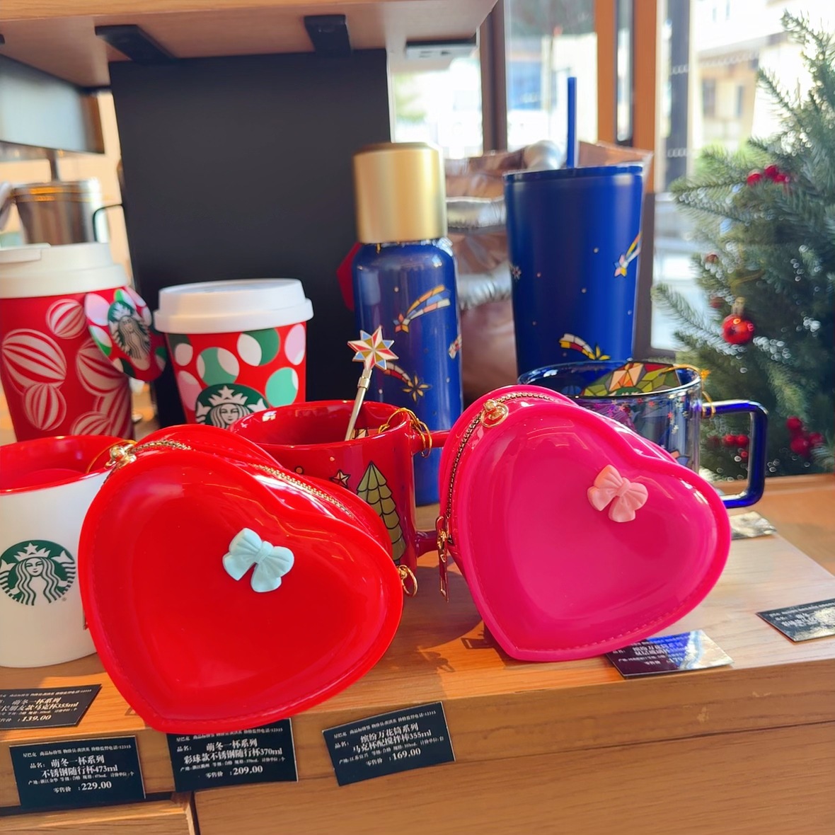2025 New Fairy Heart Coin Purse, fashionable and cute style, mini mouth red envelope, personalized heart jelly bag Application Scenario
