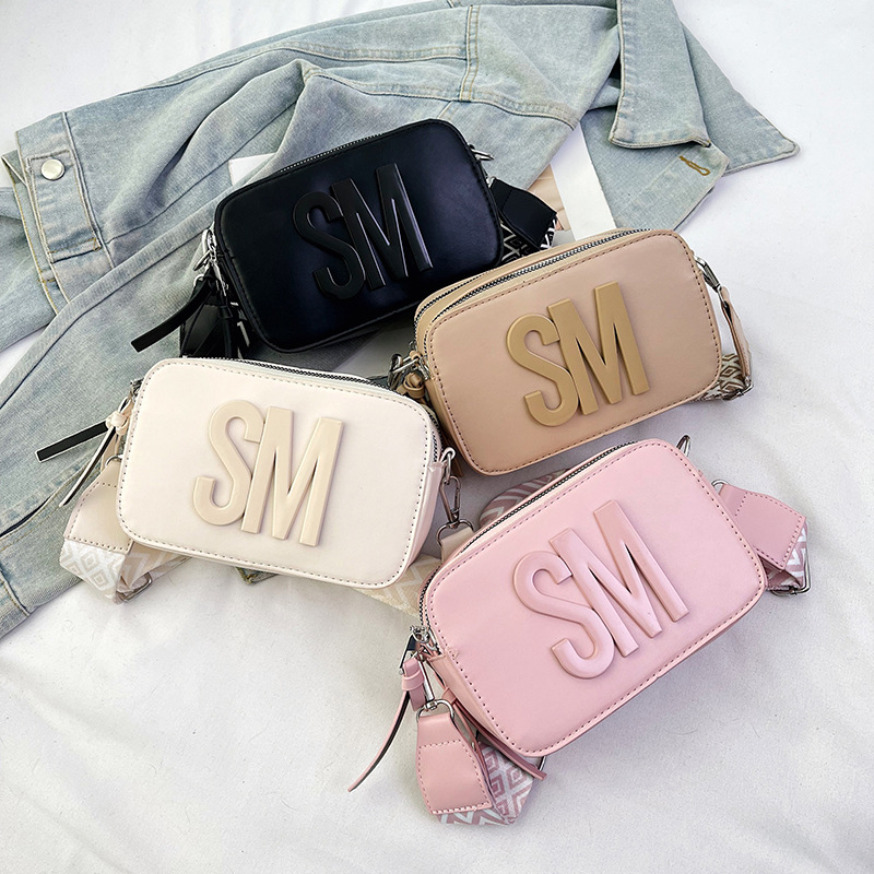 A new large-capacity, trendy and versatile women's bag, a casual, single-shoulder, small square bag with a wide shoulder strap and letter-shaped crossbody bag full figure