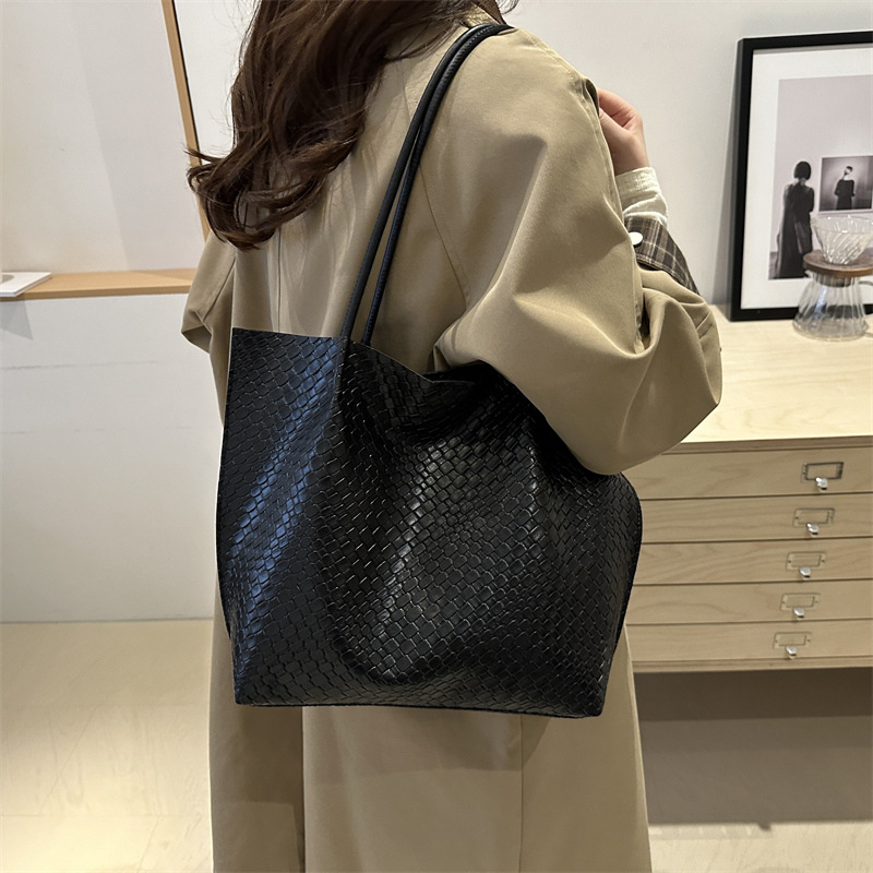 New minimalist and retro tote bags for women, a small group for going out, a single-shoulder bag for parents and children, a commuter bag for college students, and a wholesale bag for women details Picture