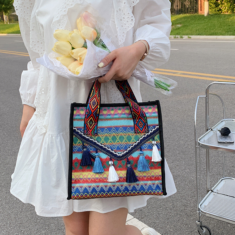 New hand-held fringed shopping bag 2022, fashionable ethnic style, Hong Kong style bucket bag, versatile woven bag for women details Picture