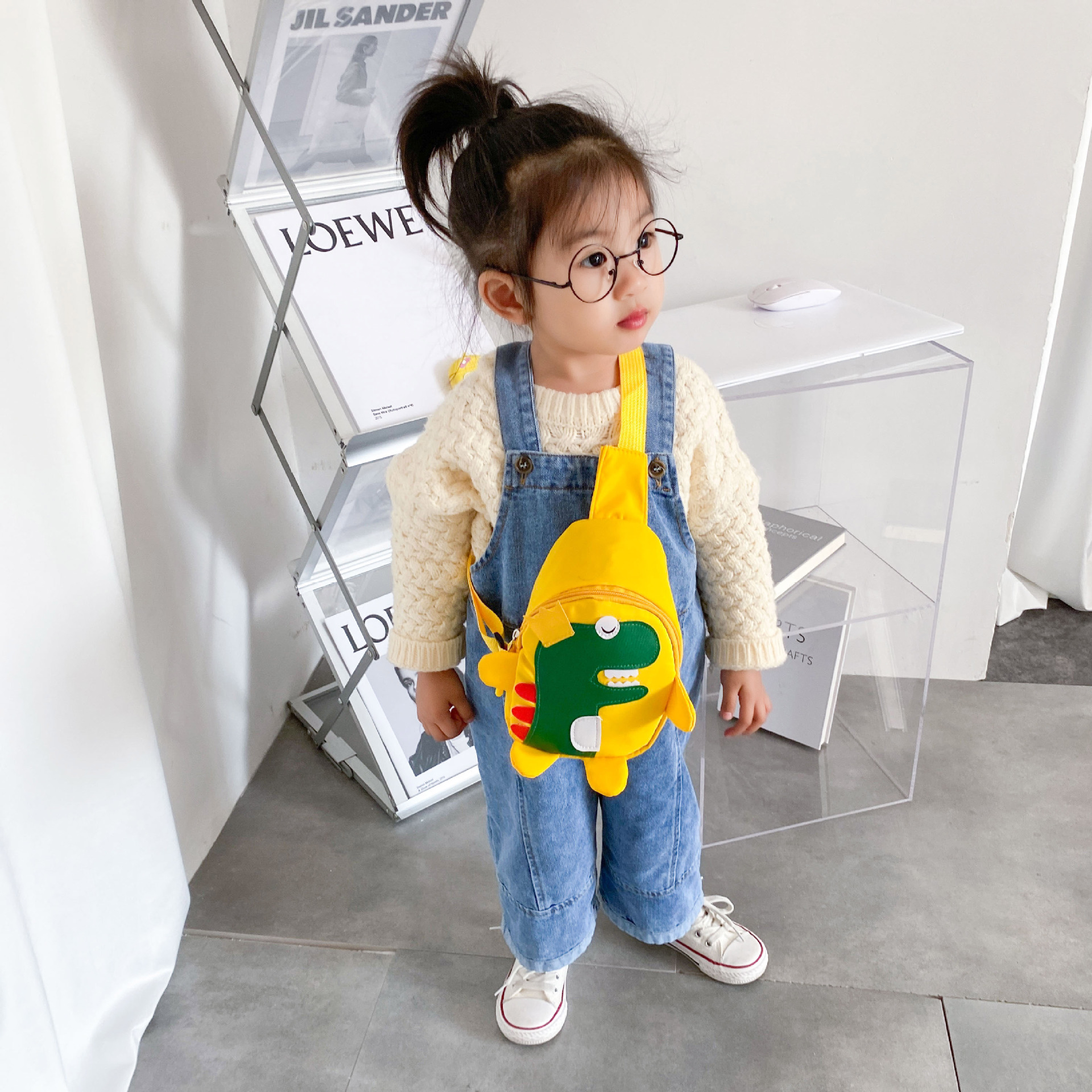 Children's bags, boys' crossbody cool dinosaur chest bag, Korean-style small cross bag, cute baby, outdoor travel backpack trend details Picture