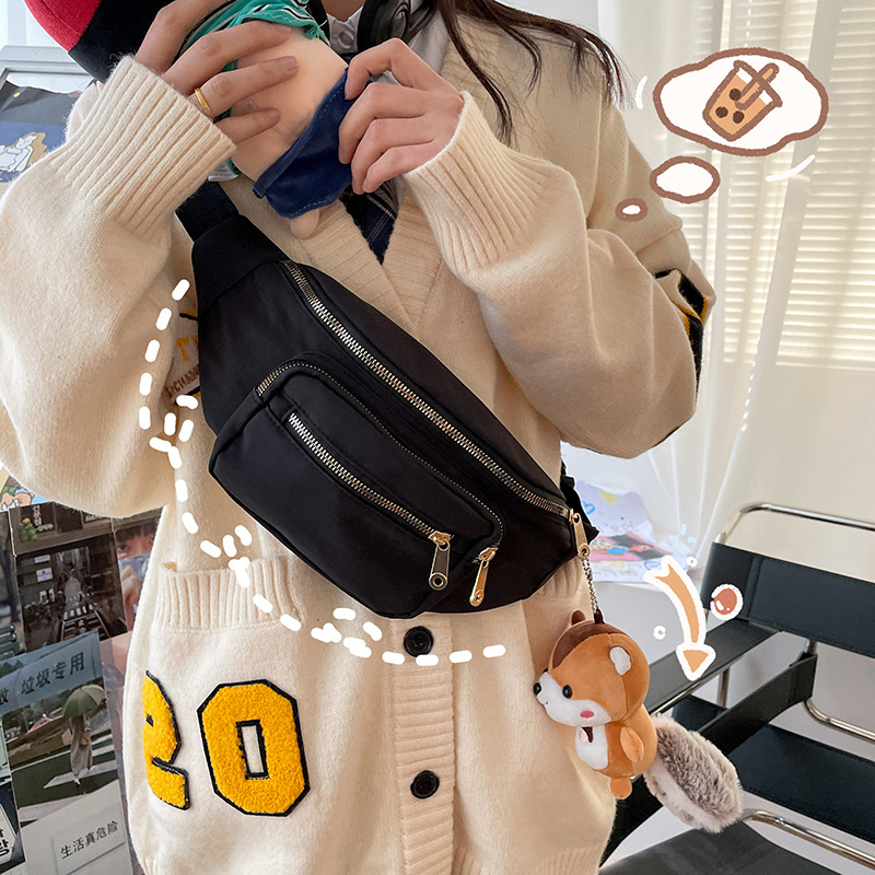 A lady's Korean-style waist bag with multiple layers, a close-fitting mobile phone bag for outdoor travel, a casual, fashionable, trendy and high-end crossbody bag Application Scenario