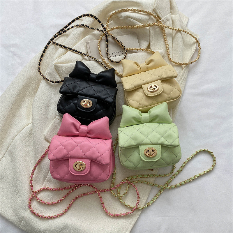 2024 New Princess Children's Bag, Girls' Bow, Chanel-style mini Chain crossbody bag, Little Girls' bag details Picture