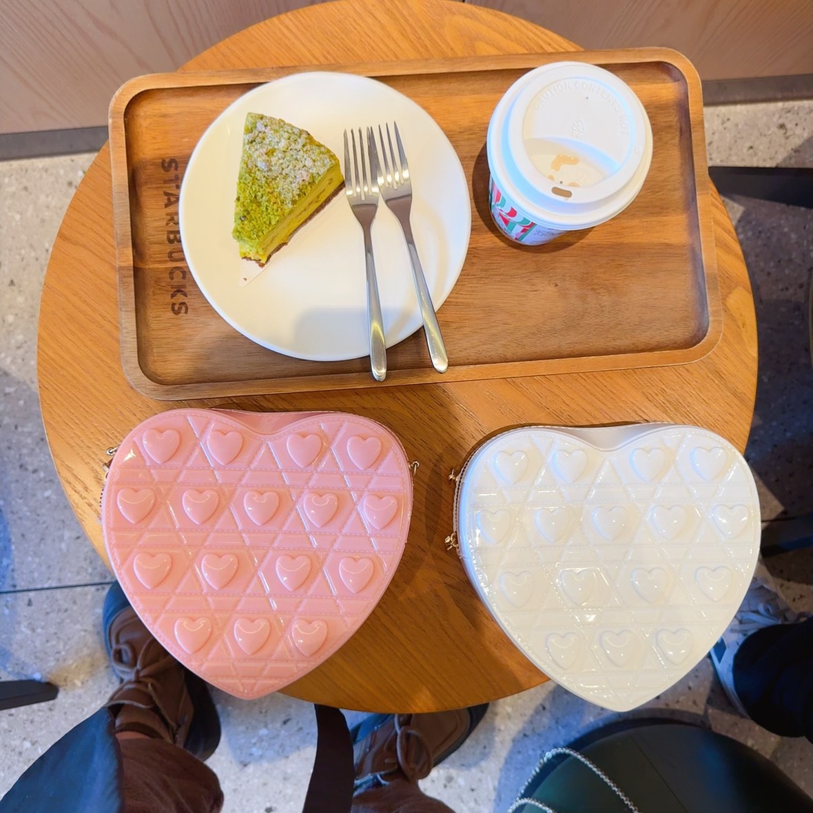 The 2025 new heart-shaped bag is a fashionable and versatile single-shoulder crossbody small bag. It's a cute jelly bag for women in summer Specification drawing