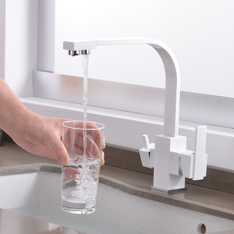 Factory direct supply of all-copper mixed water kitchen faucet, three-purpose pure water kitchen faucet, painted wrench type faucet Application Scenario