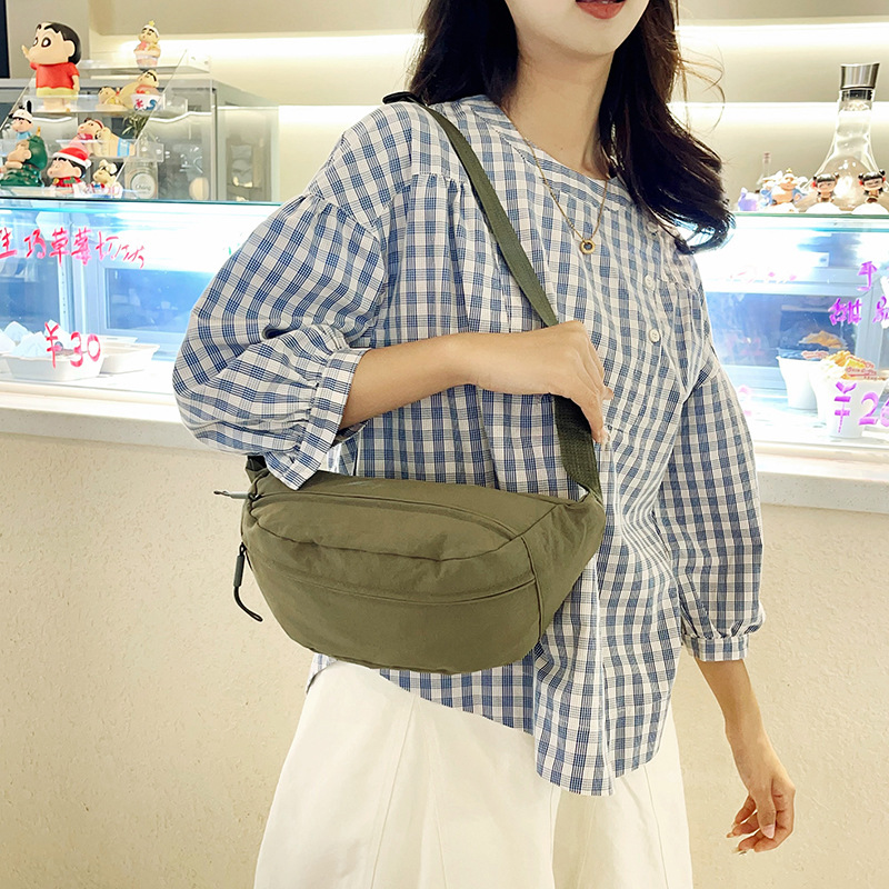 New casual small bag 2025, new trendy crossbody bag, spring sports chest bag, simple and niche design, trendy waist bag full figure