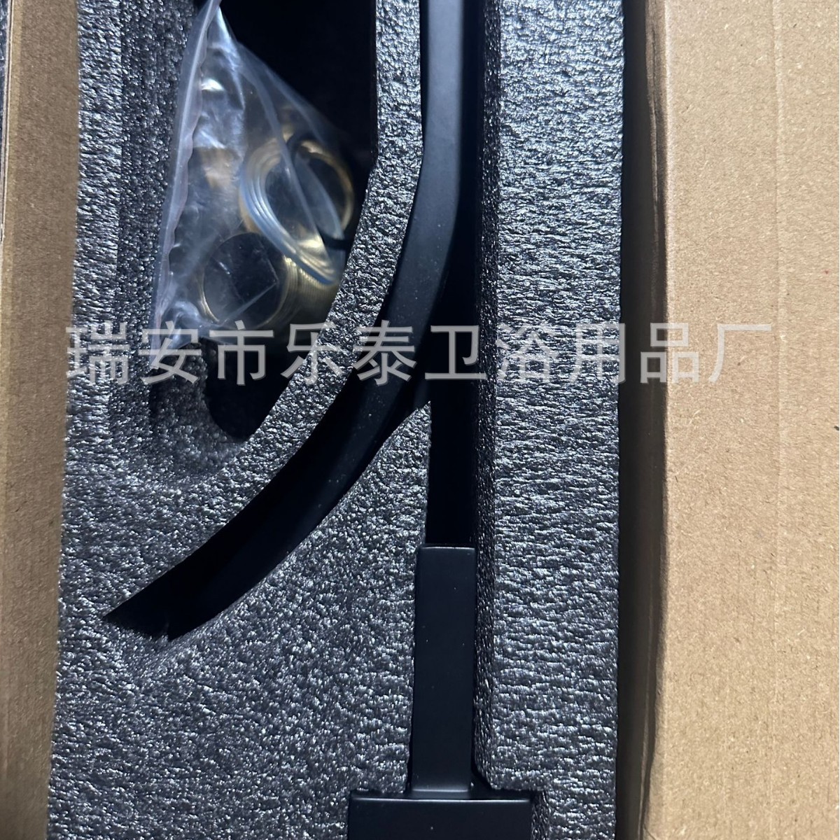 Factory direct sales of cross-border all-copper washbasin faucets, European and American styles, black antique baked paint, square rotating faucets Application Scenario