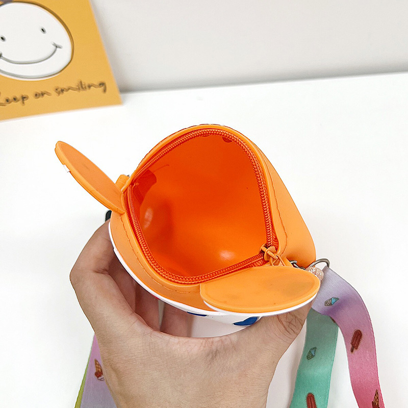 Children's bags: Cute princess crossbody bag for girls, stylish and fashionable single-shoulder bag, unique doughnut, silicone bags for boys and girls Application Scenario