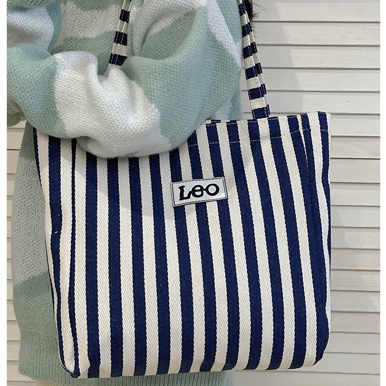 2024 Summer new canvas shoulder bag Tote bag, black and white striped trendy patchwork large capacity handbag details Picture