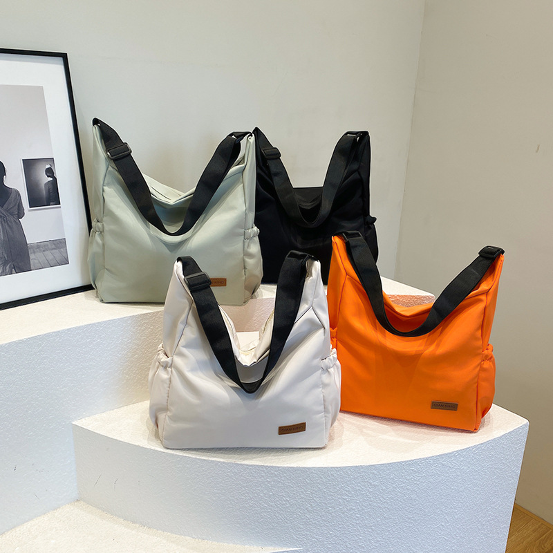 Stylish and simple tote bag 2024 new large-capacity Korean style trendy single-shoulder bag, student class and outing crossbody bag full figure