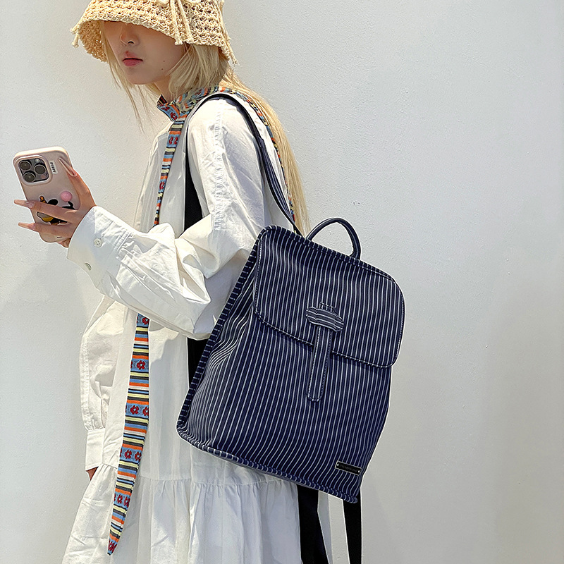 Colorful Fox female niche high-end British-style backpack for commuting, lightweight striped waterproof backpack full figure